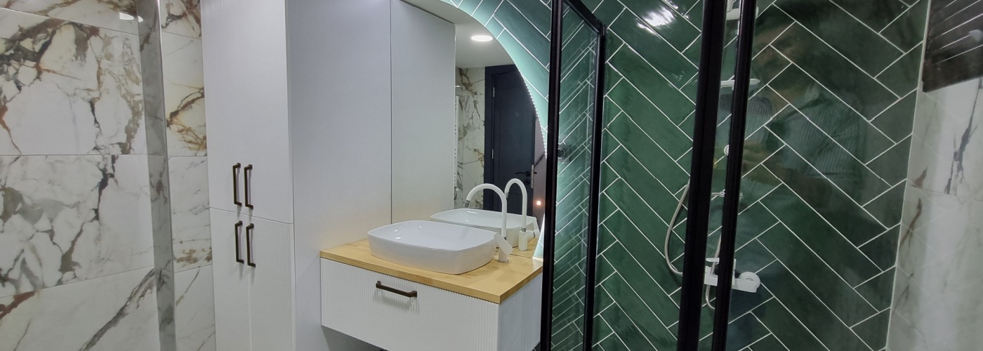 Interior Design Tips For Bathrooms Of All Sizes